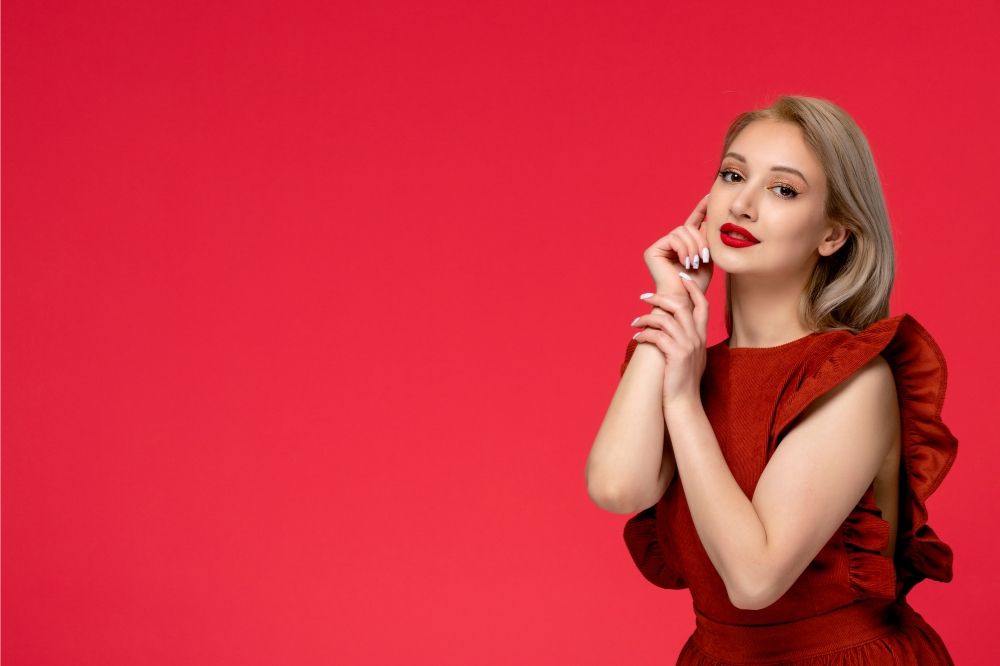 make-up czerwona sukienka